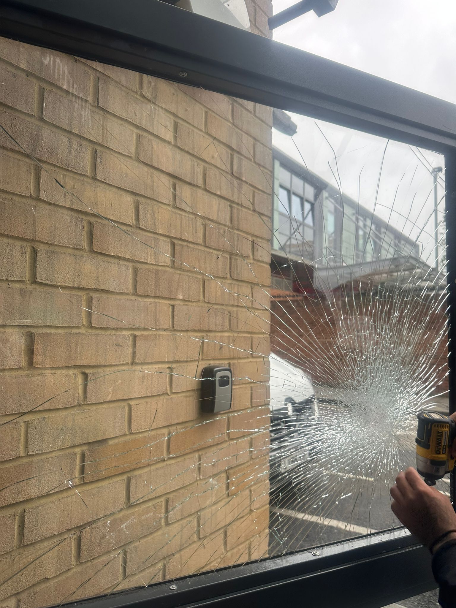 Emergency glass and glazing London